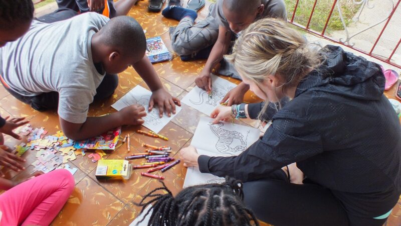 Volunteer with Children in Jamaica - Image 2