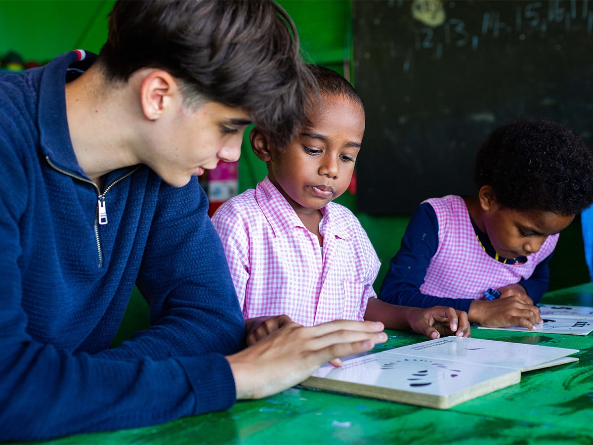 Fiji Volunteer Teaching Child