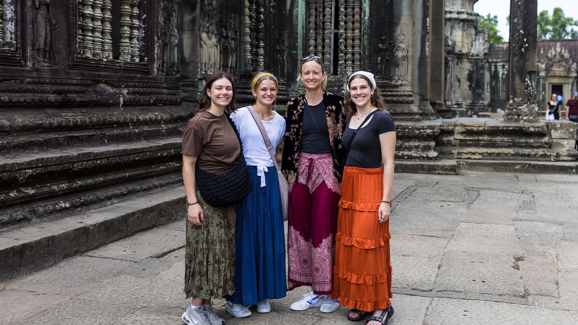 Volunteer Teaching in Cambodia - Image 2