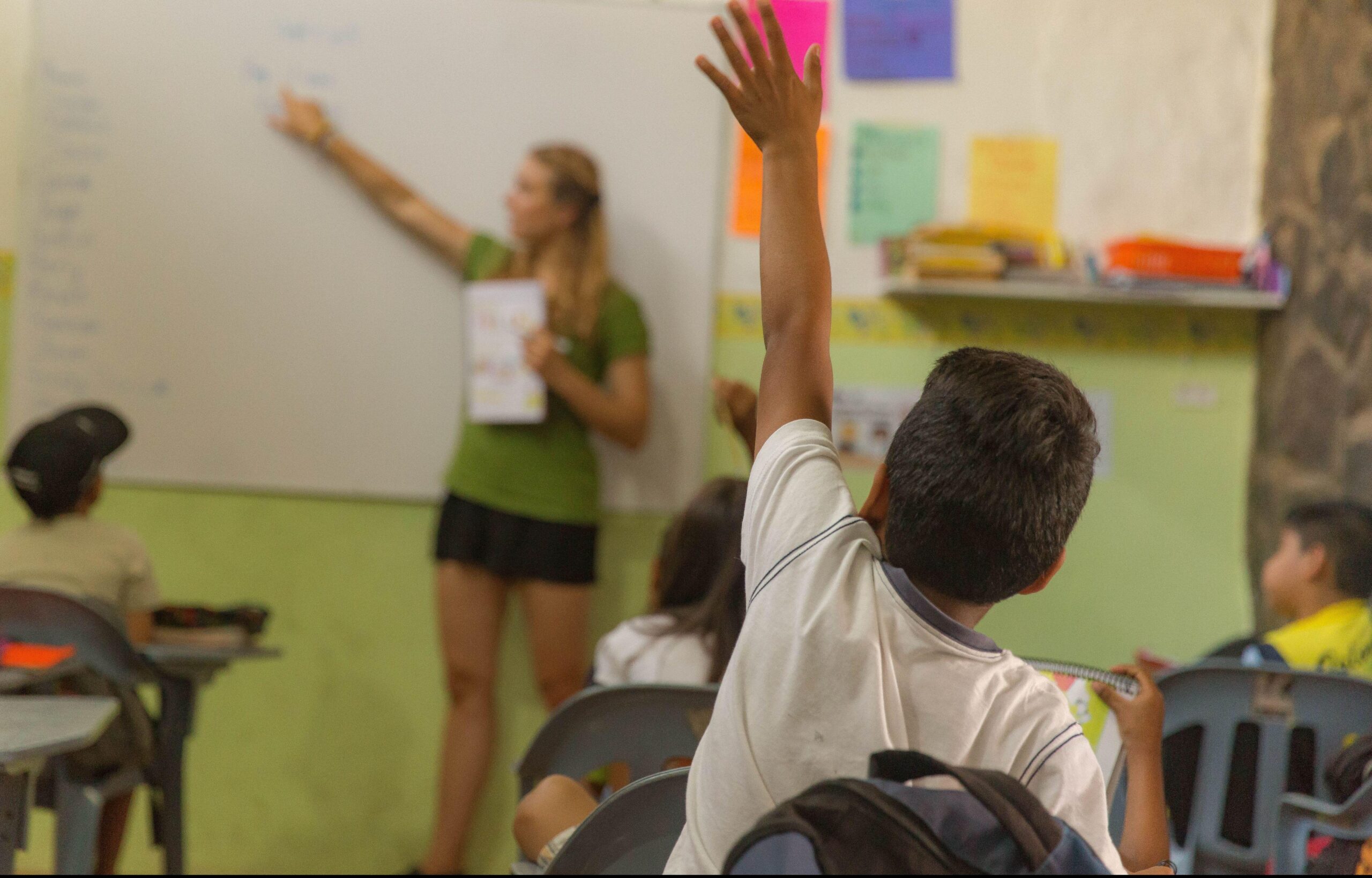 A Projects Abroad volunteer teaching English in Ecuador