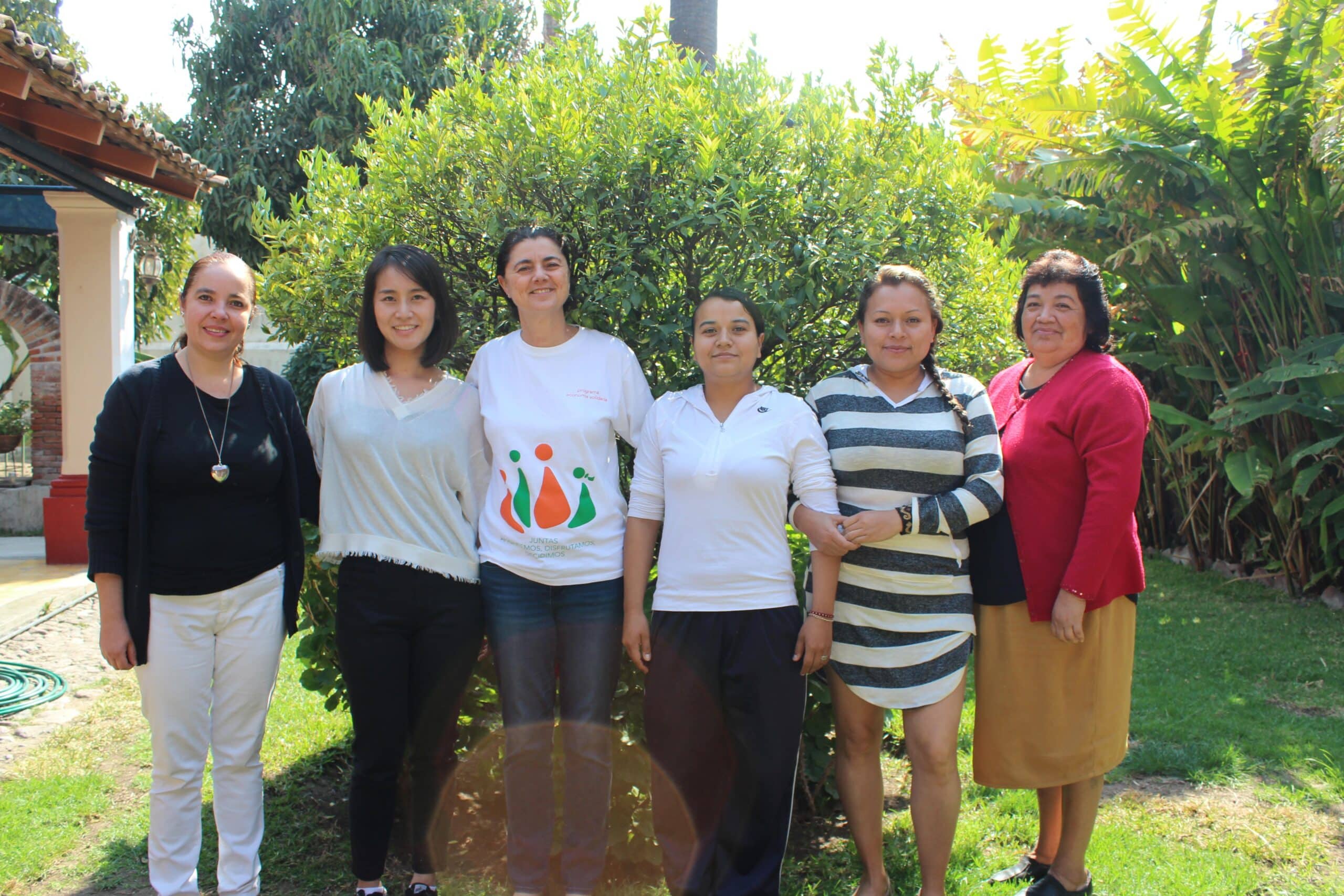 International Development interns pose outside with staff from a women's empowerment organisation in Mexico.