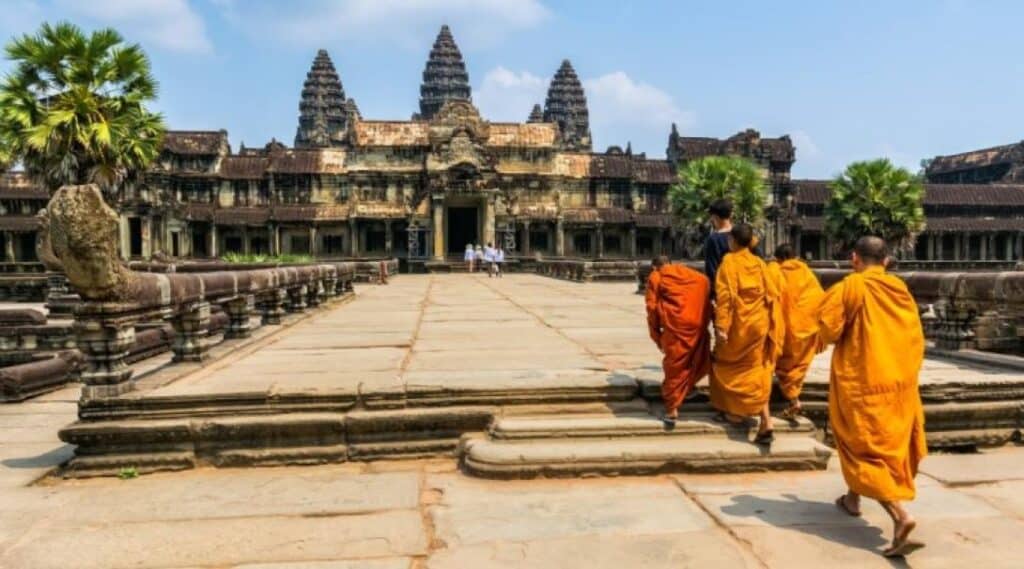 angkor-wat-monks-carousel-product-61b0d47d8eecb.[1090]